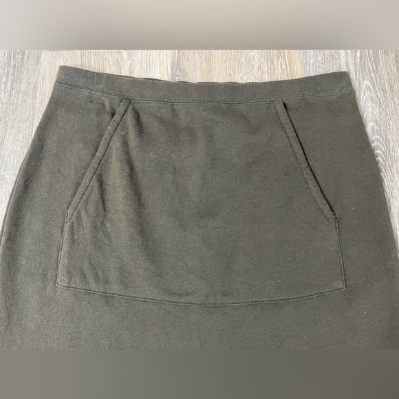 𝅺BANANA Republic knit pull on skirt, brown, size small. - Picture 2 of 5